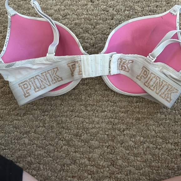 Bras - Picture 2 of 4